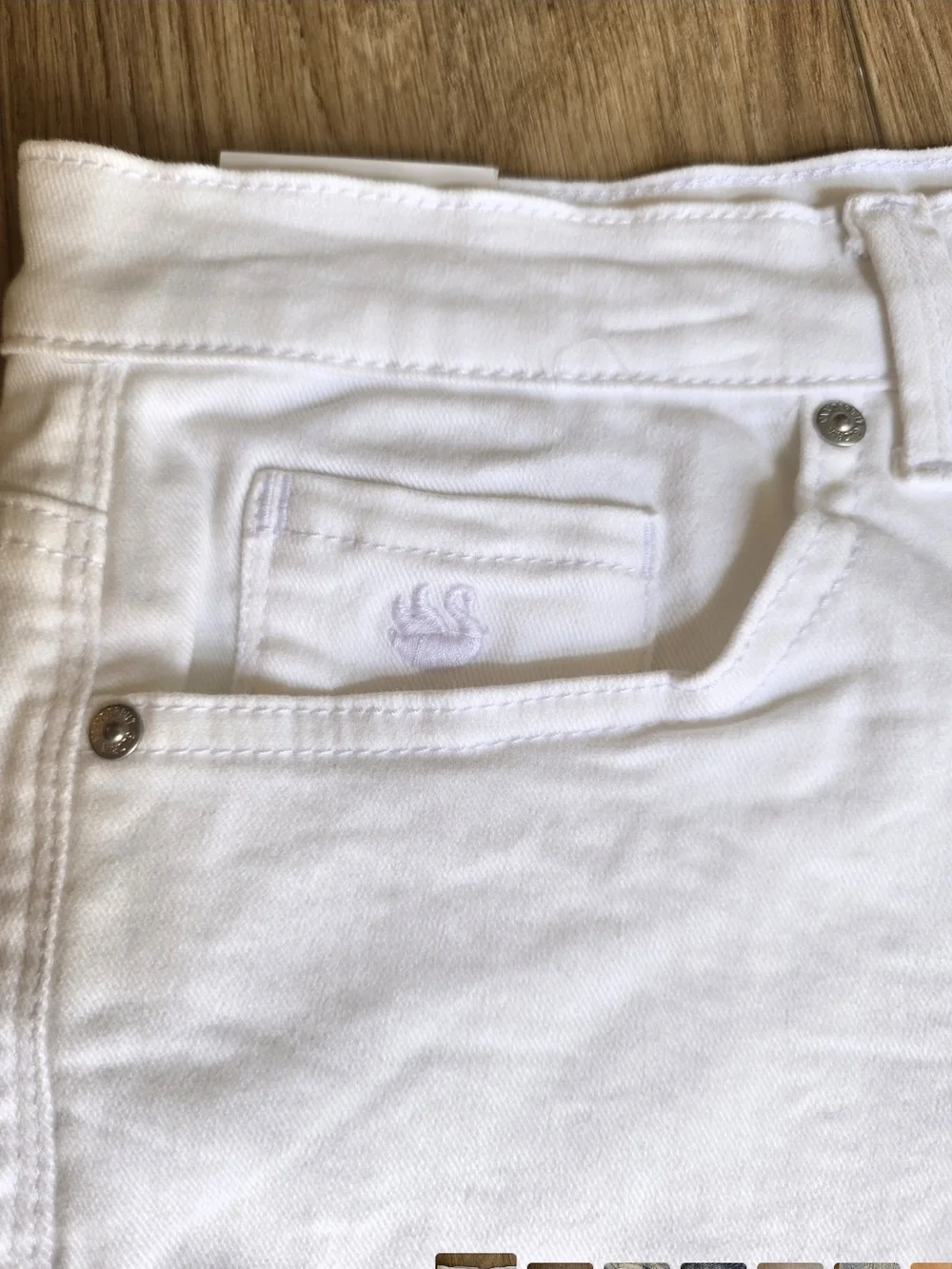 Gloria Vanderbilt White Denim Jean Shorts